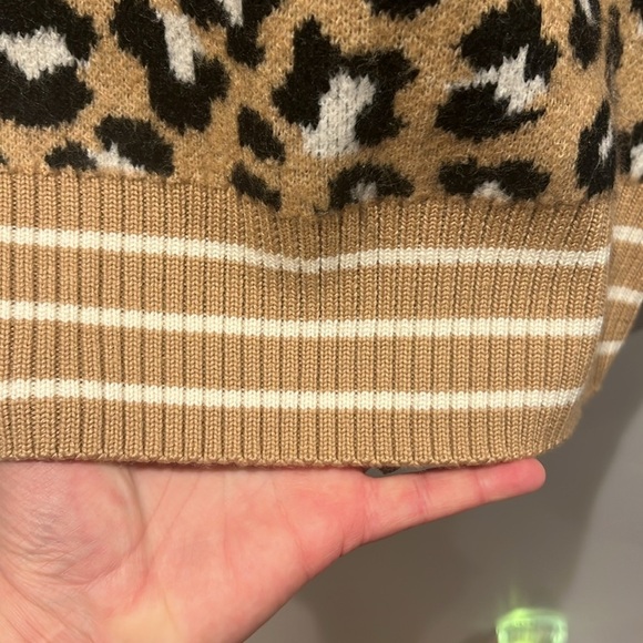 Adorable soft wool leopard Talbots sweater - Picture 5 of 6